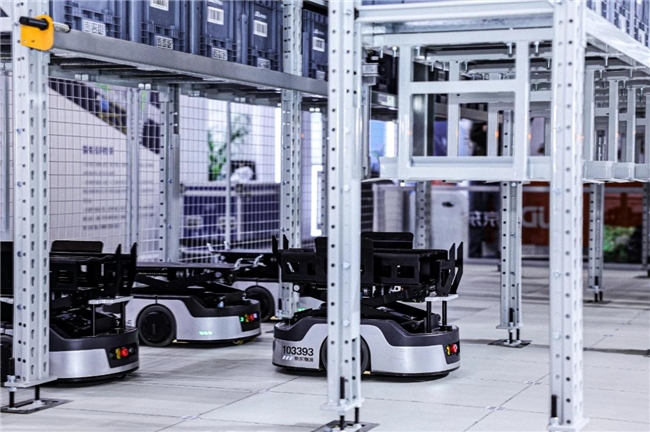 首次亮相!京东物流机器人军团再迎3位新成员!