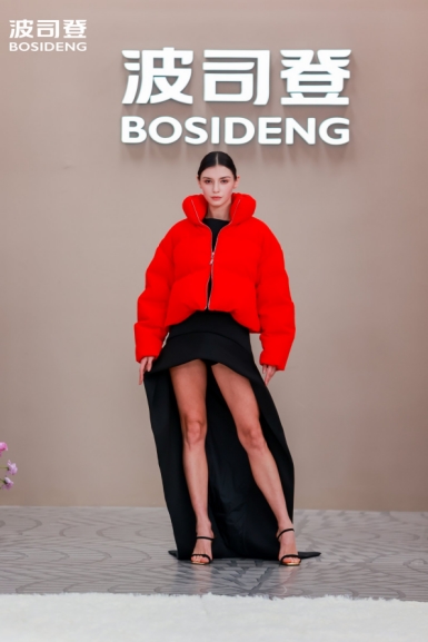 波司登秋冬系列发布会：从保暖功能到风格宣言的时尚跃迁