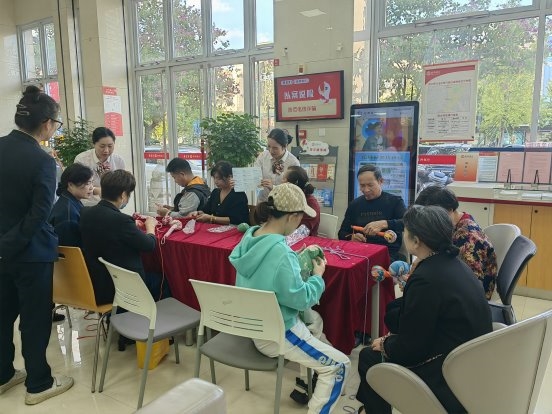 厅堂巧艺绽芳华，防诈宣传护万家