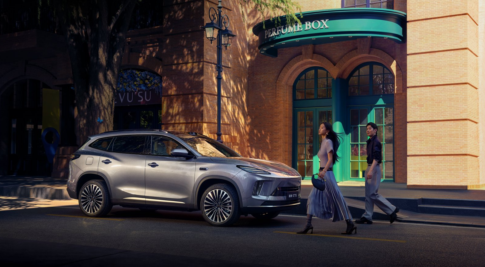 移动的安全堡垒：星途ET5如何用27颗传感器构建全域守护系统？