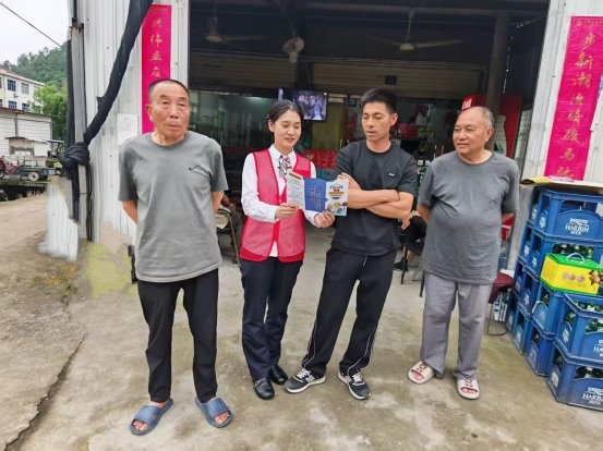 民法典进乡村  法治春风润民心