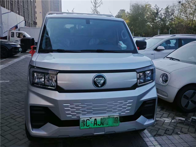 省钱省心适配多场景祥菱V5新能源微卡赋能个体商户降本增效
