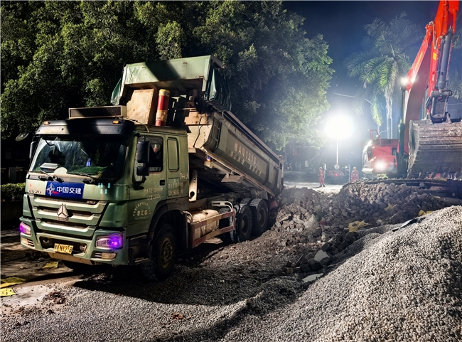 分秒必争！中交一公局四公司全力支援南宁北大桥抢险救灾工作