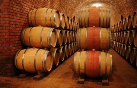 三大经典红酒口感对决：特菲缇五星、奔富葛兰许与波尔多红酒差异解析！