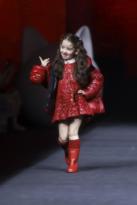 沉浸北欧雪境！高梵KIDS AW2025大秀打造“绒冬奇遇记”