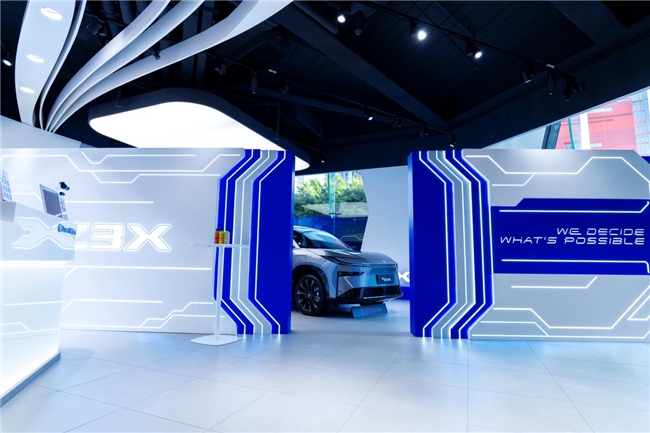 香港街头铂智3X引围观！明天上市揭秘