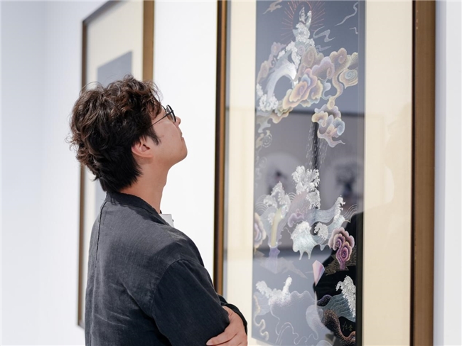 小米17系列携手苏绣双面绣，“双面视界 屏映千年”艺术展正式启幕
