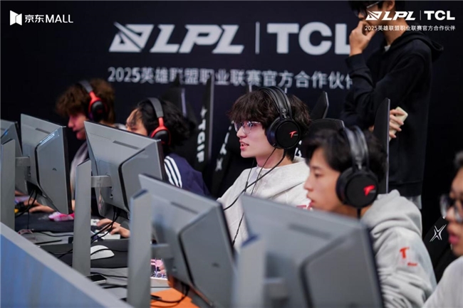 电竞嘉年华燃动武汉，TCL X11L以巅峰色域诠释“敢为不凡”(图11)