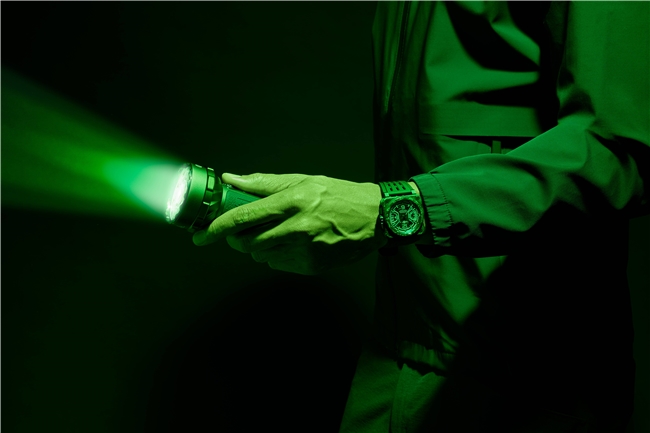 Bell & Ross 柏莱士推出限量新作BR-X3 Night Vision夜光飞行腕表