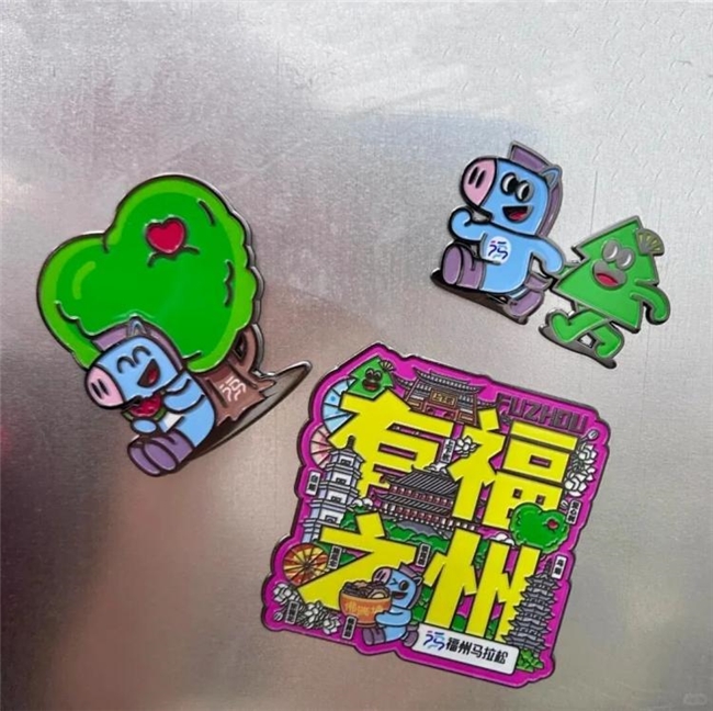 趣味玩梗向:笑不活!福州马拉松吉祥物 “马拉个松” 火了,小马牵松跑成流量密码