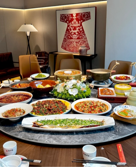 橡木桶 vs 不锈钢桶陈酿红酒：特菲缇五星与蒙特斯经典赤霞珠差异解析！