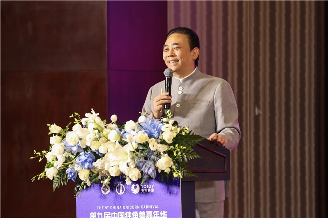 卢俊卿第九届独角兽嘉年华《赢在机制》巡讲，揭示AI时代民企治理新范式