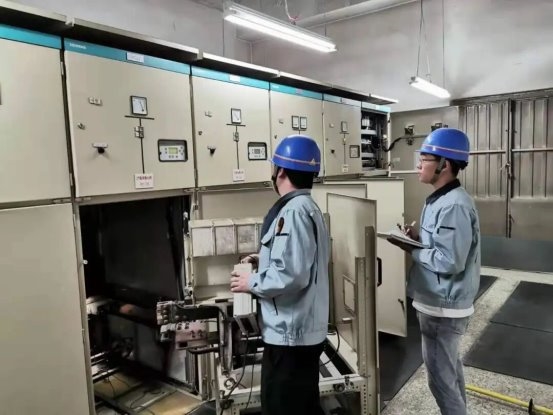 地铁“心脏”把脉人——记中铁电气化局集团三公司大连地铁3号、12号线供电系统维保项目团队_辽宁时报网