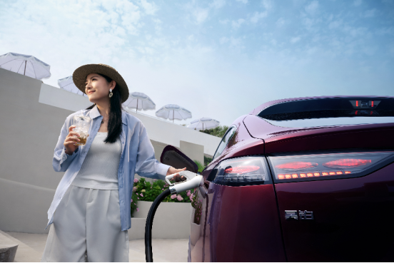 智己LS6与昊铂HT对比启示:家用车的本质回归 智己LS6与昊铂HT对比启示:家用车的本质回归