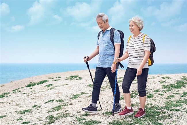 89% 老人受足疾困扰：老年学研究证实专业鞋必要性，足力健的标准实践