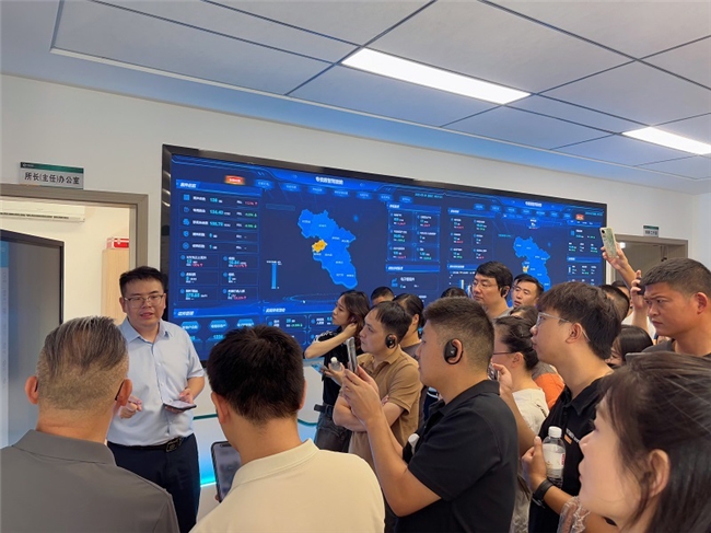 科技赋能 从“EMO”到“YYDS”的破茧重生