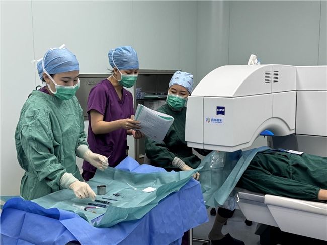 沈阳普瑞眼科丨全飞秒近视手术究竟适不适合你呢？看了就知道了！