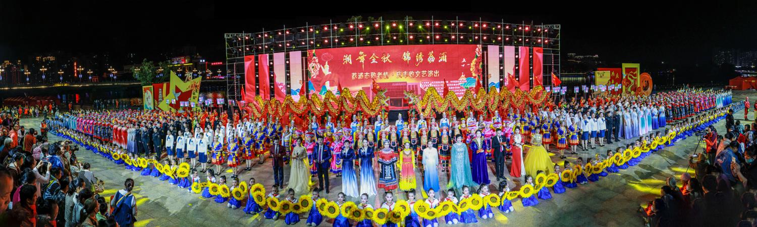 晚会现场.jpg 晚会现场.jpg