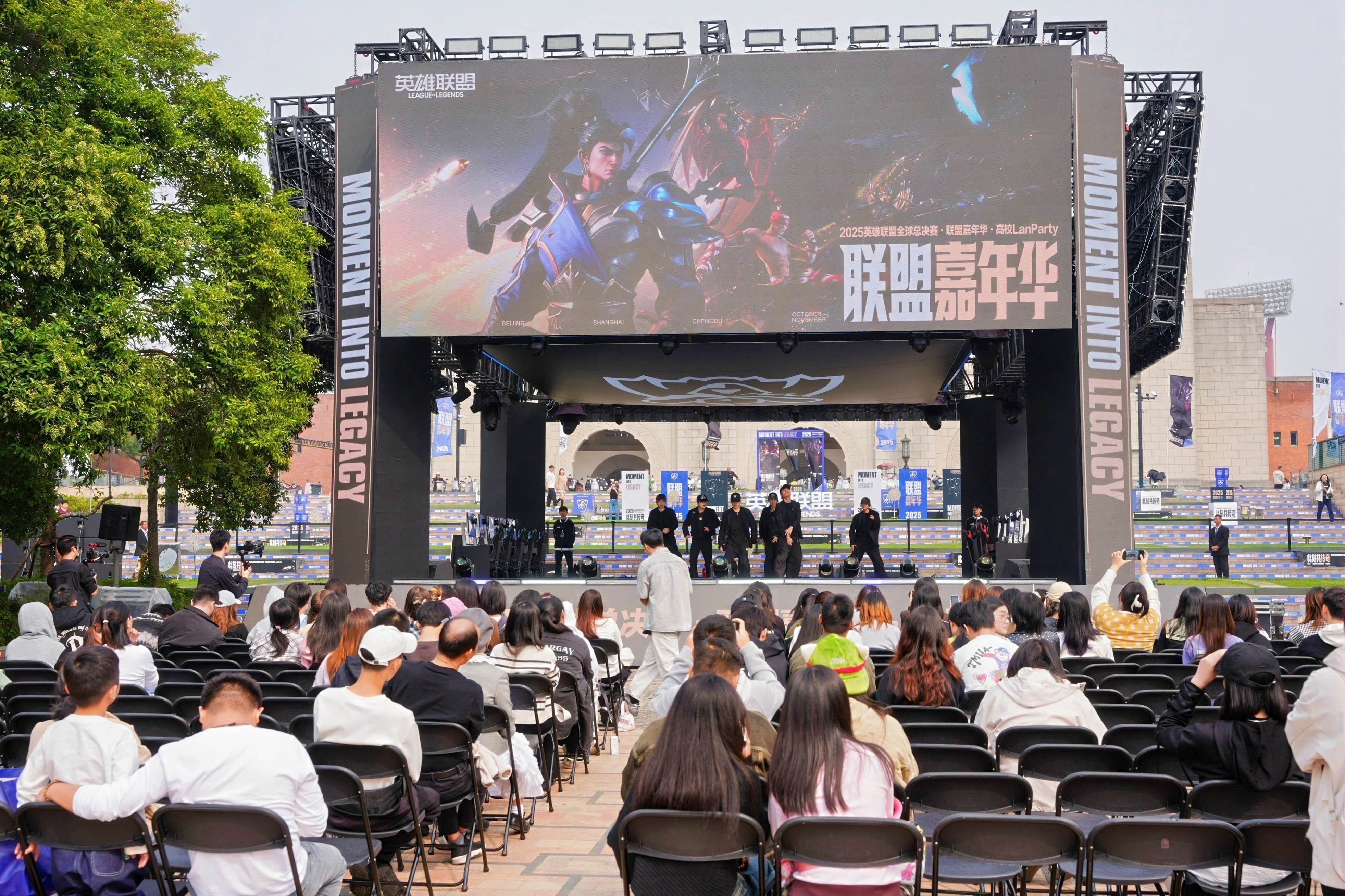 LPL传奇选手Ming带队开战！雷鸟显示器助力英雄联盟电竞嘉年华