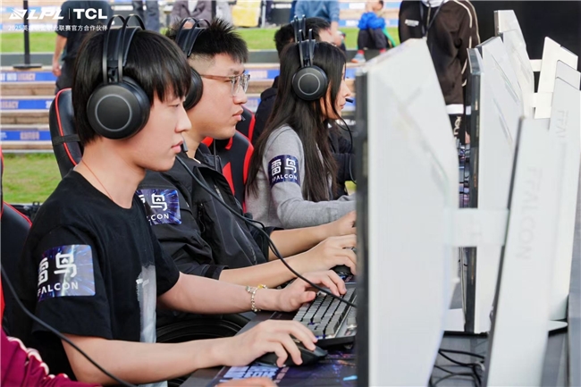 竞技热血燃动魔都:TCL携英雄联盟高校联赛奏响科技与青春的共鸣(图4) 竞技热血燃动魔都:TCL携英雄联盟高校联赛奏响科技与青春的共鸣(图4)