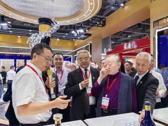 2025世界蒸馏酒品牌榜杰出企业代表——郎酒!