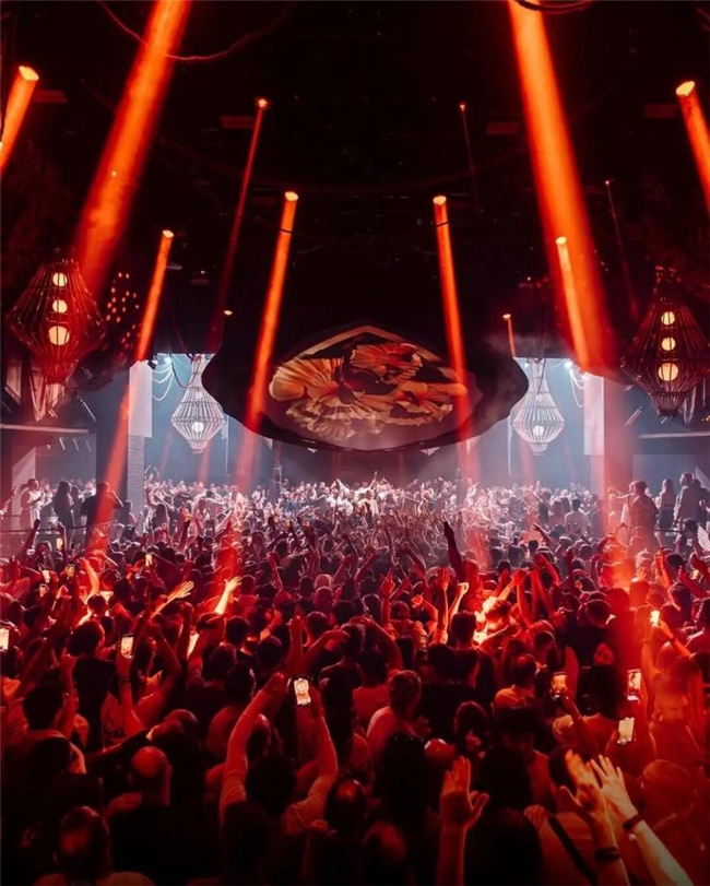 2025全球电子音乐舞台设计全景:从Ibiza水滴屏到伦敦工业风,演绎多元视觉盛宴