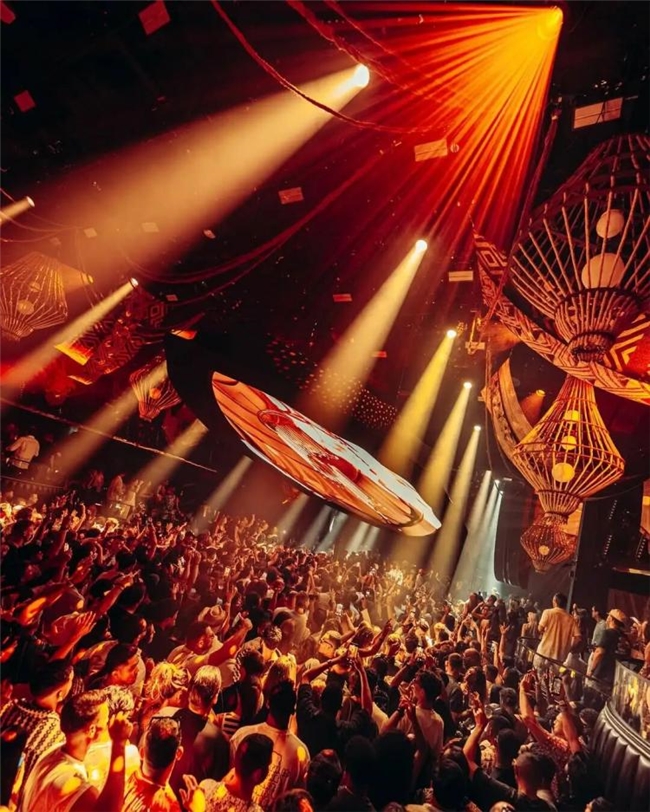 2025全球电子音乐舞台设计全景:从Ibiza水滴屏到伦敦工业风,演绎多元视觉盛宴
