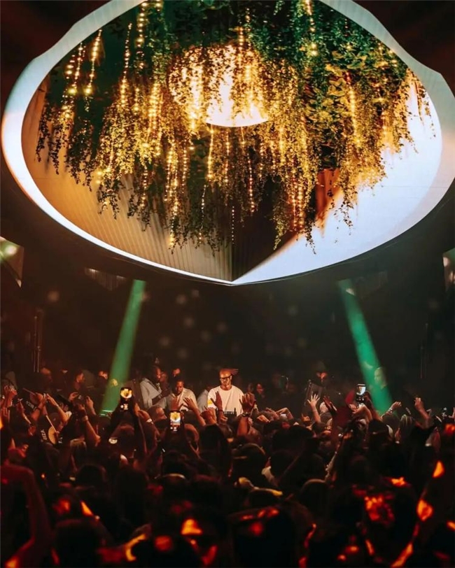 2025全球电子音乐舞台设计全景:从Ibiza水滴屏到伦敦工业风,演绎多元视觉盛宴