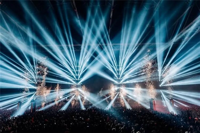 2025全球电子音乐舞台设计全景:从Ibiza水滴屏到伦敦工业风,演绎多元视觉盛宴