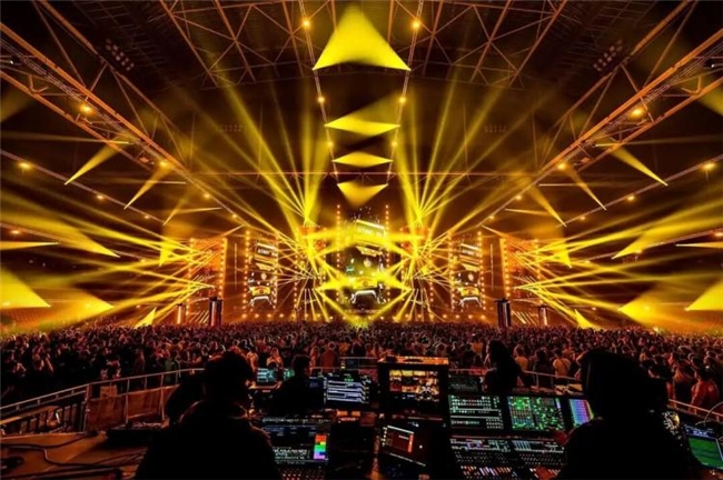 2025全球电子音乐舞台设计全景:从Ibiza水滴屏到伦敦工业风,演绎多元视觉盛宴