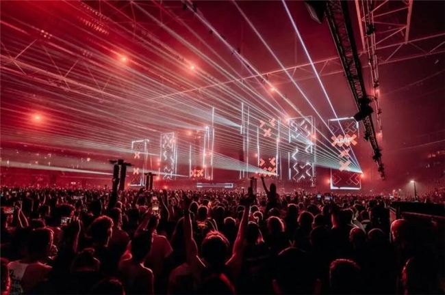 2025全球电子音乐舞台设计全景:从Ibiza水滴屏到伦敦工业风,演绎多元视觉盛宴