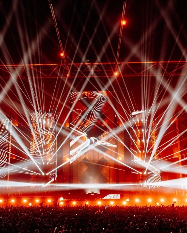2025全球电子音乐舞台设计全景:从Ibiza水滴屏到伦敦工业风,演绎多元视觉盛宴