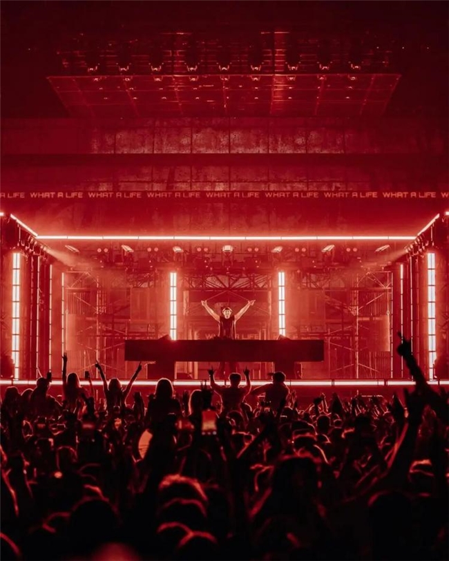 2025全球电子音乐舞台设计全景:从Ibiza水滴屏到伦敦工业风,演绎多元视觉盛宴