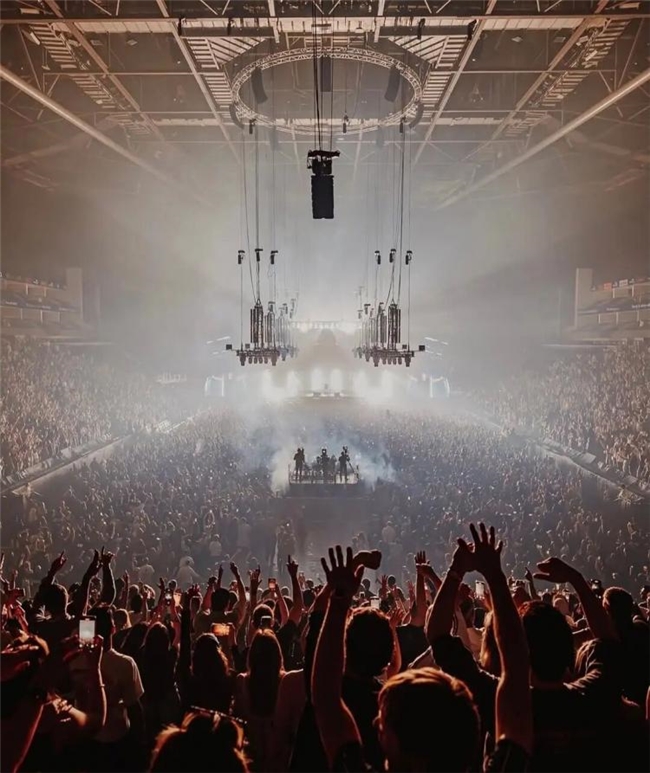 2025全球电子音乐舞台设计全景:从Ibiza水滴屏到伦敦工业风,演绎多元视觉盛宴