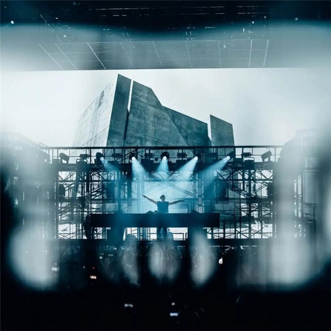 2025全球电子音乐舞台设计全景:从Ibiza水滴屏到伦敦工业风,演绎多元视觉盛宴