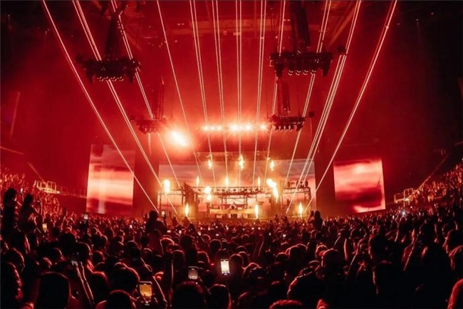 2025全球电子音乐舞台设计全景:从Ibiza水滴屏到伦敦工业风,演绎多元视觉盛宴