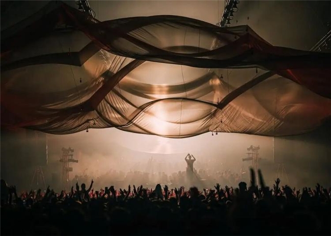 2025全球电子音乐舞台设计全景:从Ibiza水滴屏到伦敦工业风,演绎多元视觉盛宴