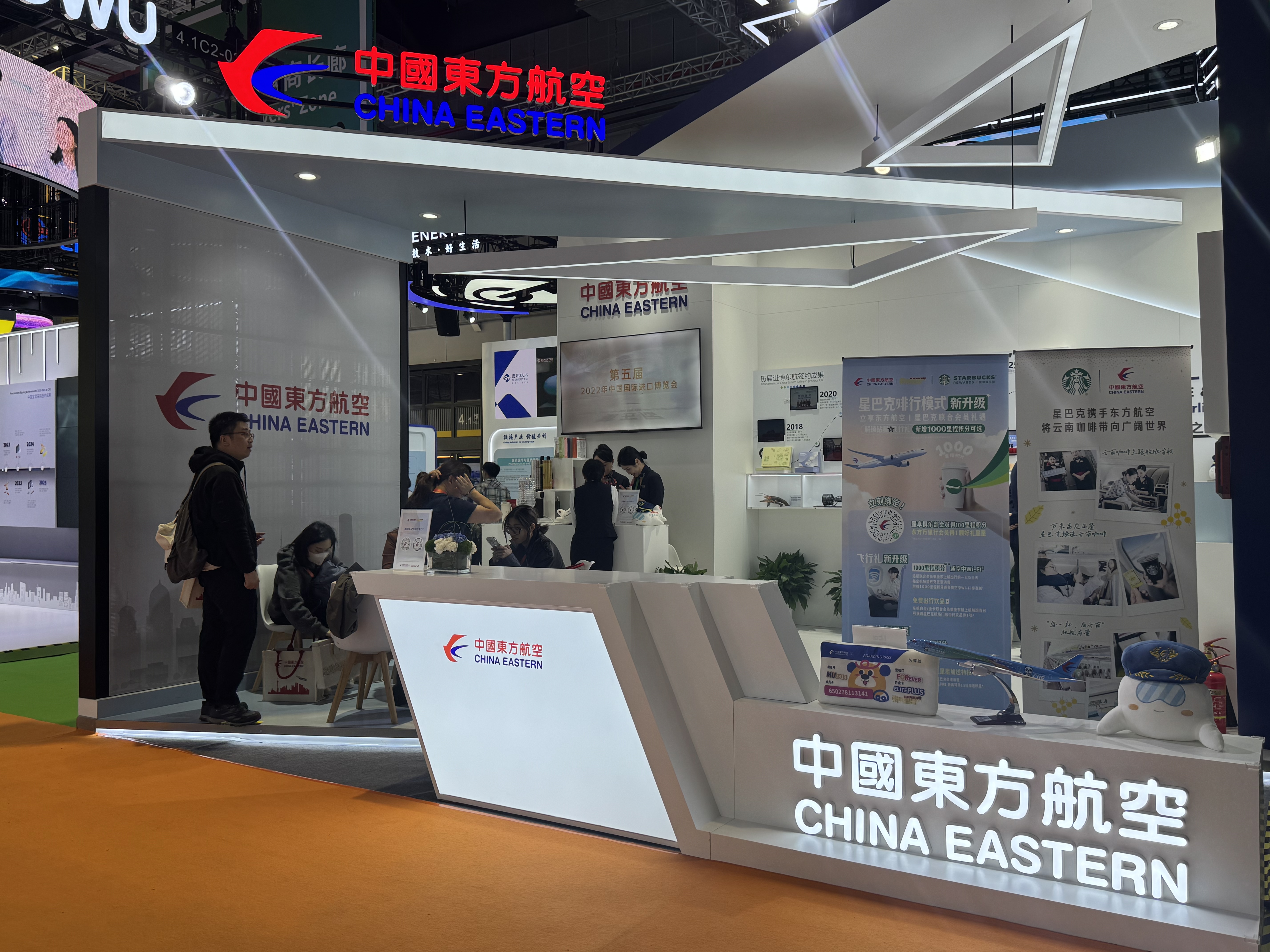 东航签下第八届进博会央企首单！ 一年期展位成交金额创新高