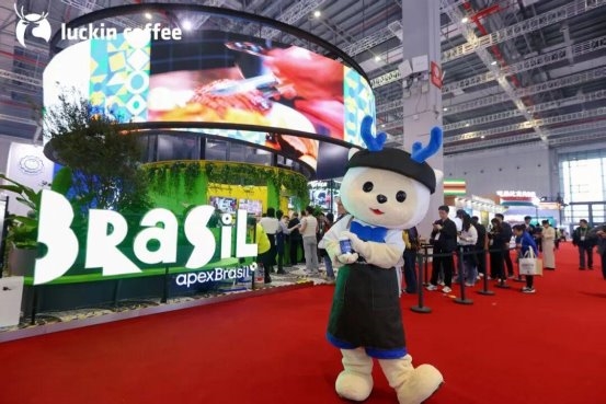 一杯咖啡品世界，从进博会看瑞幸的全球咖啡产业布局