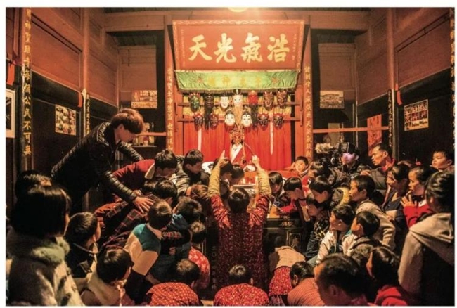 邓勇镜头下的赣傩:面具后的人神共生