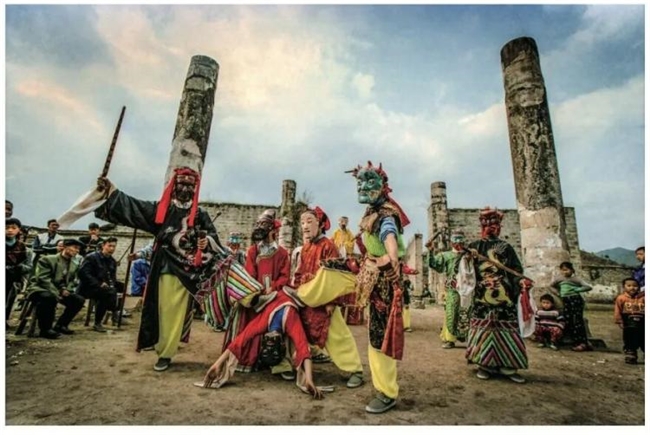 邓勇镜头下的赣傩:面具后的人神共生