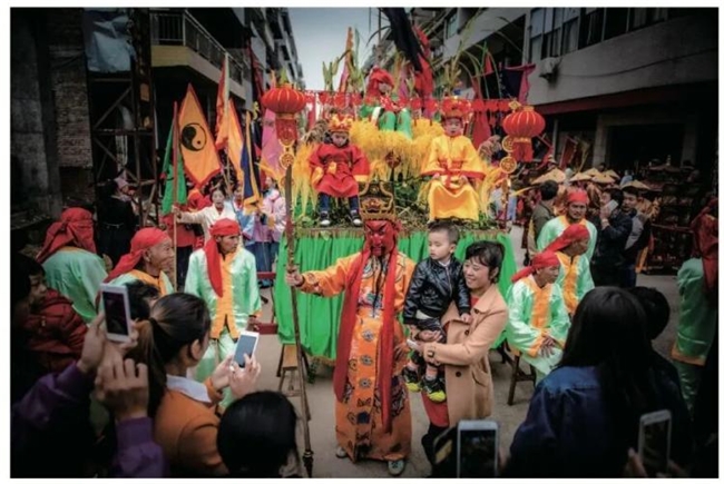 邓勇镜头下的赣傩:面具后的人神共生