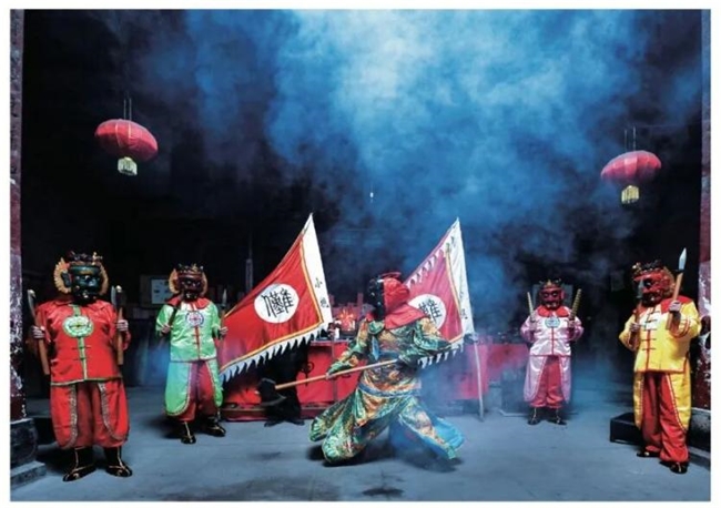 邓勇镜头下的赣傩:面具后的人神共生