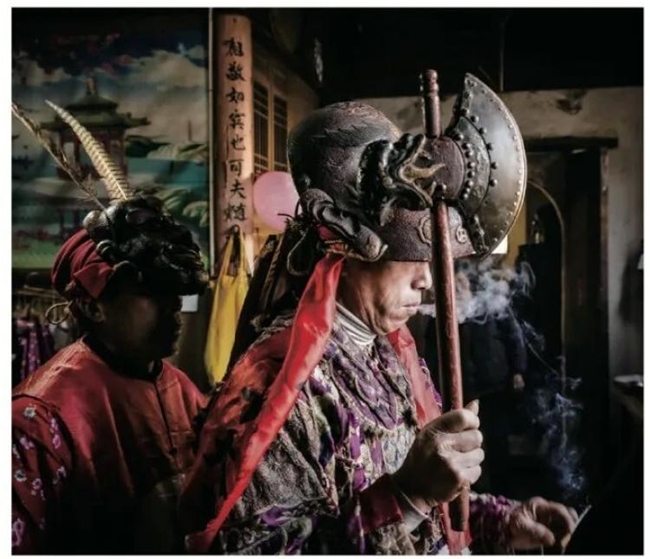邓勇镜头下的赣傩:面具后的人神共生
