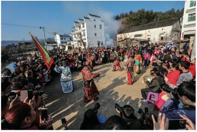 邓勇镜头下的赣傩:面具后的人神共生