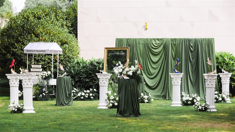开启婚礼华章：Manolo Blahnik携手养云安缦打造Married in Manolos婚典绮境