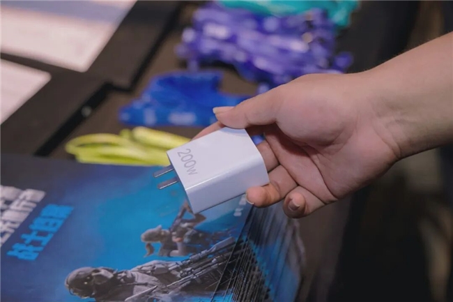 1人1块钱，众筹200万违约金，也想知道的“机密情报”到底有多爆？