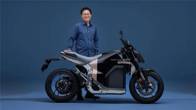 告别红底银翼!本田燃油旗舰车型启用「Flagship WING」新徽章