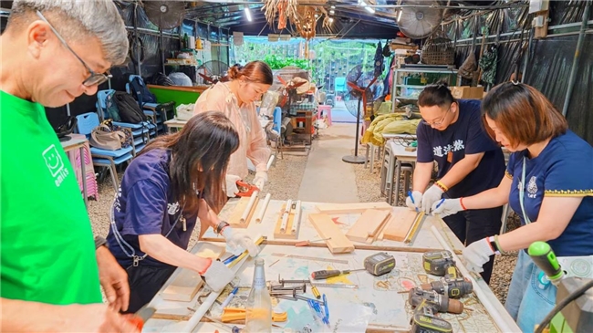 破瓶重圆，爱心金缮：枫燧堂义工巧手再造玻璃瓶，传递社区温情
