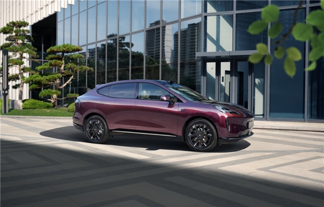 续航对决：昊铂HT 825km碾压智己LS6，谁才是长途出行首选？